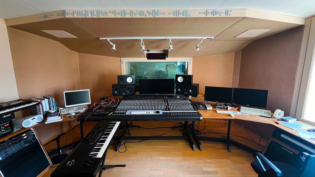 F-FACTOR - control room